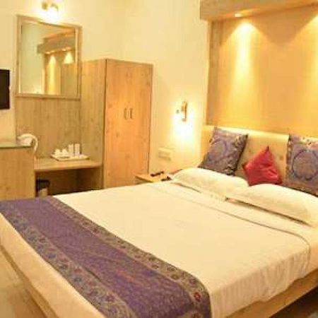 Rass Hotel Kanpur Exterior foto