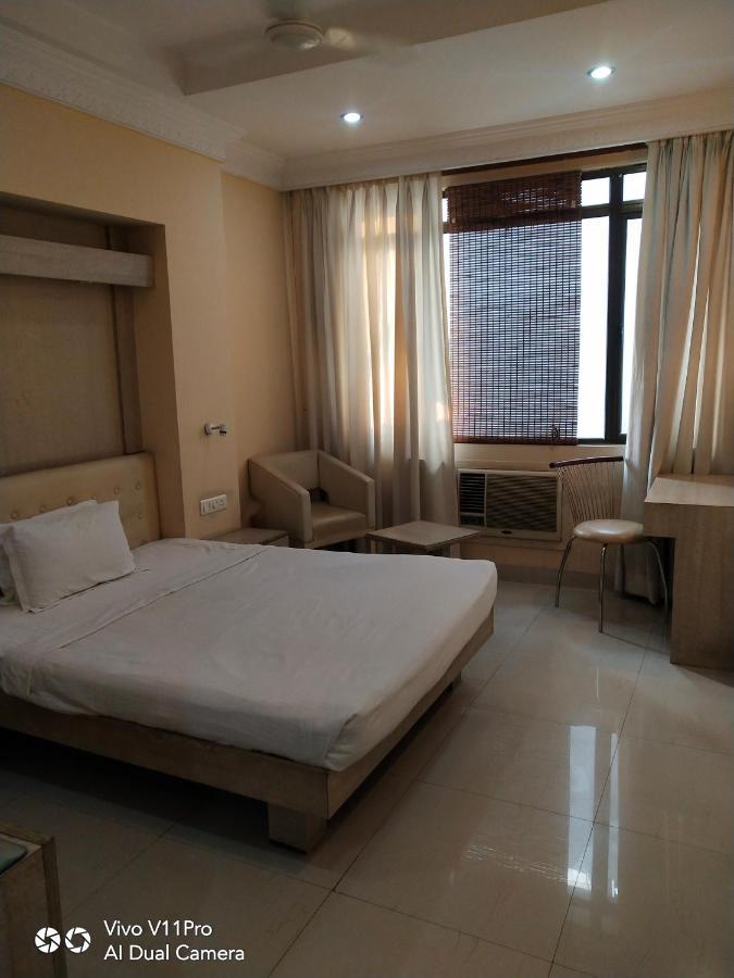 Rass Hotel Kanpur Exterior foto