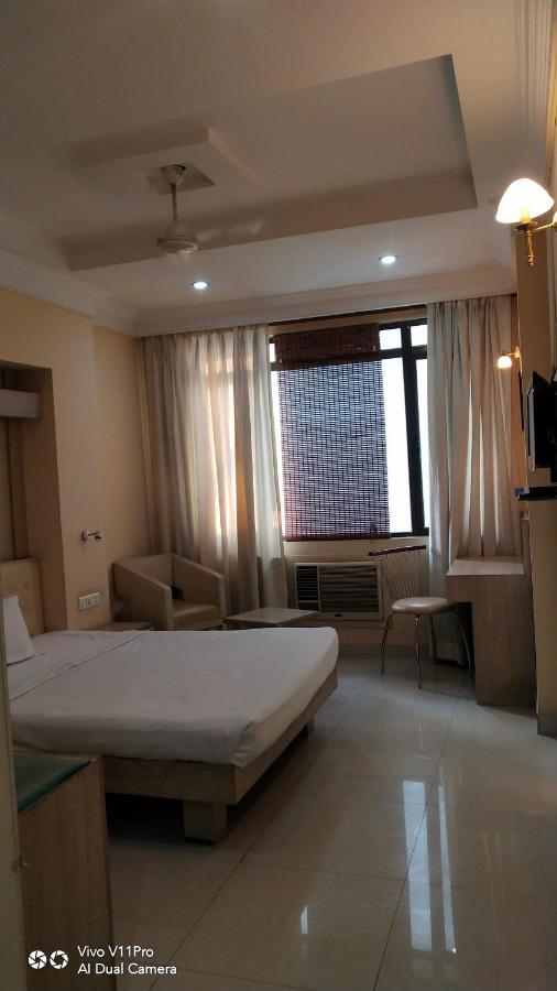 Rass Hotel Kanpur Exterior foto