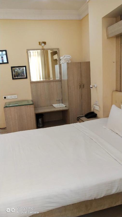 Rass Hotel Kanpur Exterior foto