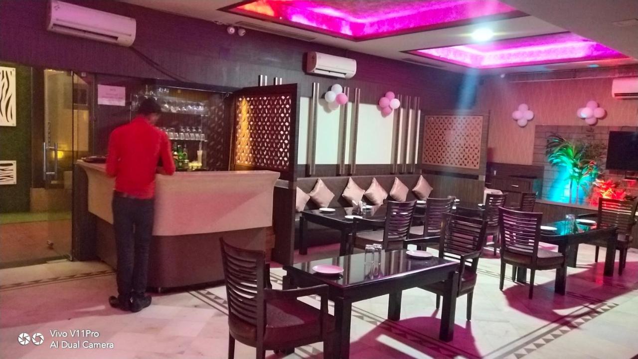 Rass Hotel Kanpur Exterior foto
